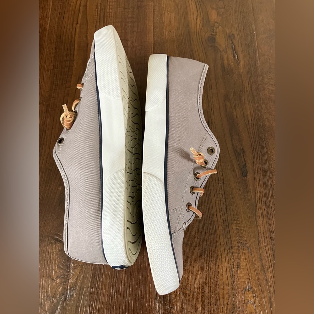 Sperry sneaker size 9 - Picture 3 of 7